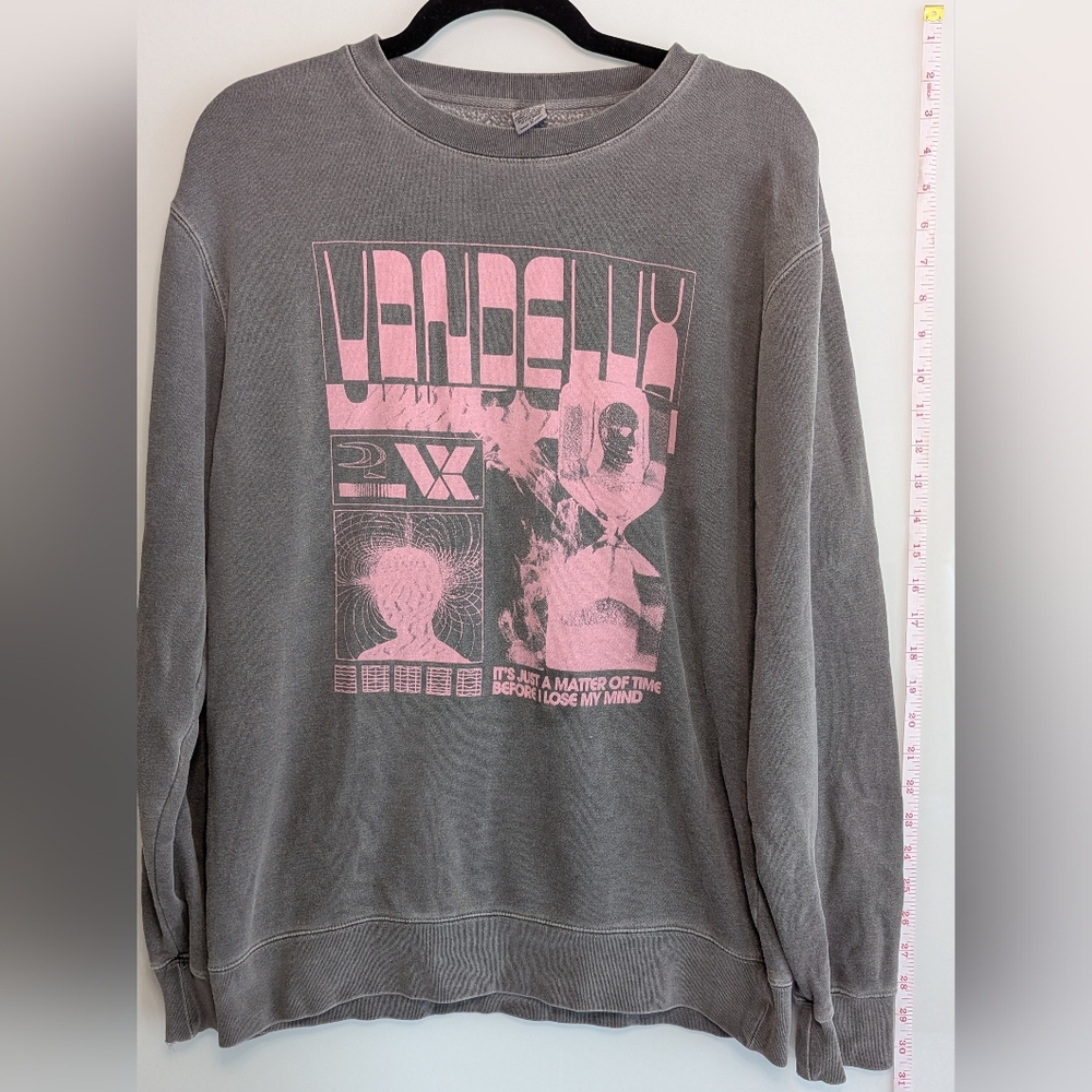 Cozy Gray Sweater with Pink Graphic